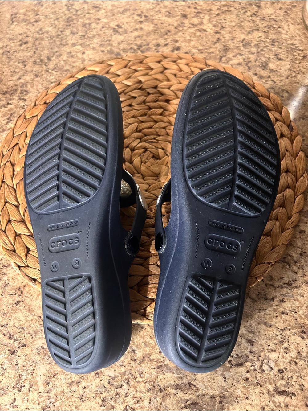 Crocs Sanrah Black Sandals/Flip Flops Low Wedge Hammered Circle Silver Detail - Picture 4 of 8